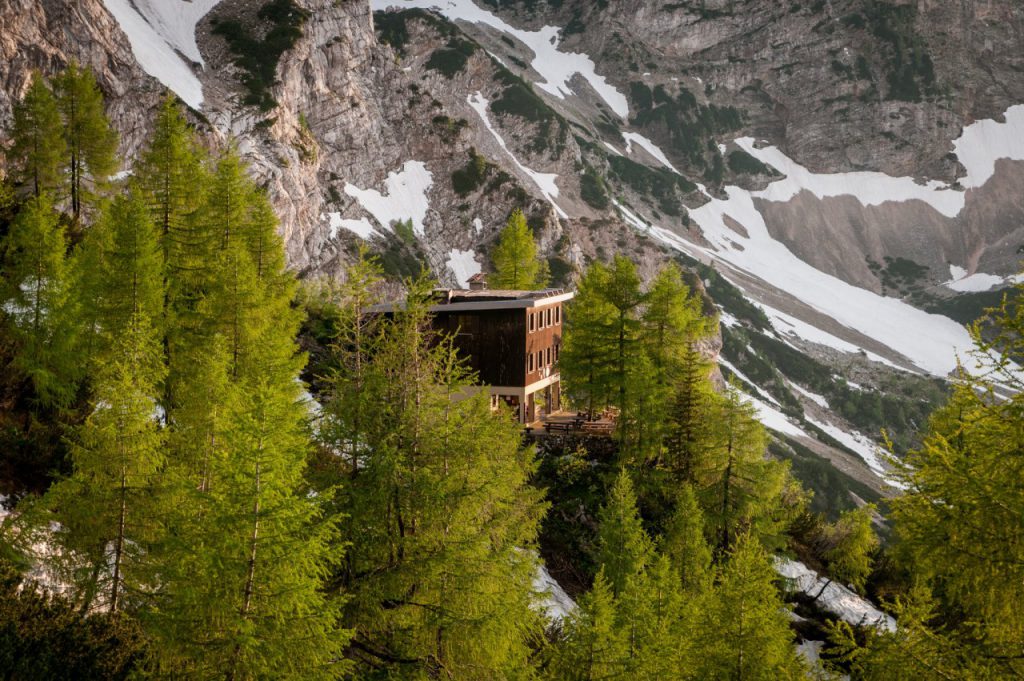 Kranjska koča na Ledinah, 1700 m. Foto: Matjaž Sušnik