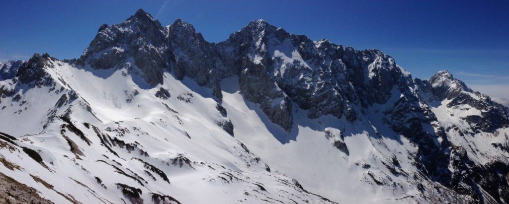 Zimski pogled na gore nad Ledinami | Foto: Janez Nastran