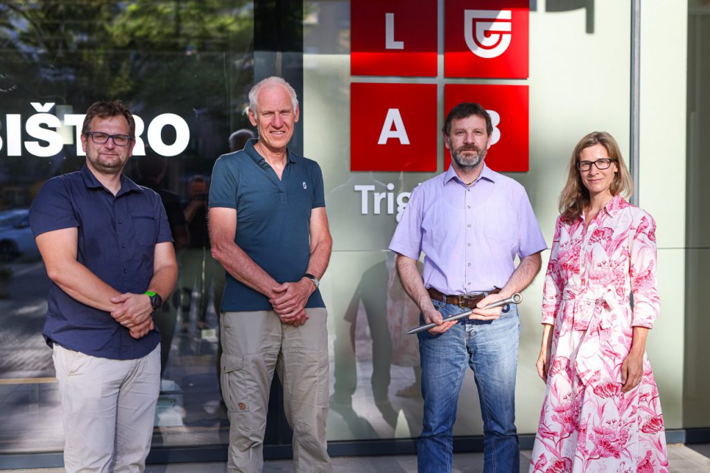 Simbolna podelitev klina za obnovo poti | Damjan Omerzu in Jože Rovan (PZS), Miha Marenče (PD Kranj) in Ana Cergolj Kebler (Zavarovalnica Triglav) | Foto: Mediaspeed